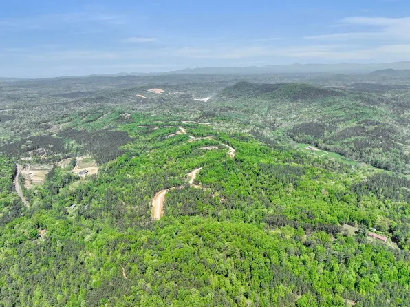 907 Lookout Valley Trl, Talking Rock, GA 30175