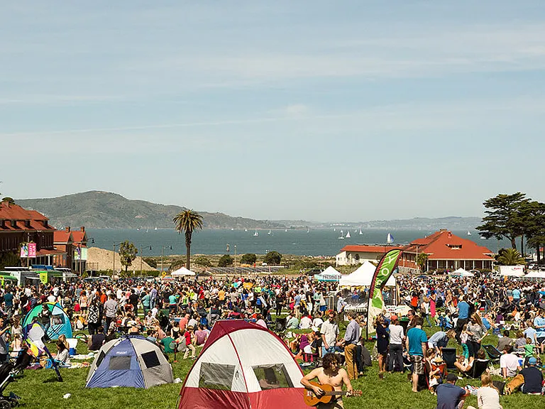 Enjoy daily walks to the Presidio's expansive green spaces and epic views. 10 min walk to Presidio entrance