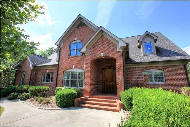 1st image of 2427 Fox Run Dr