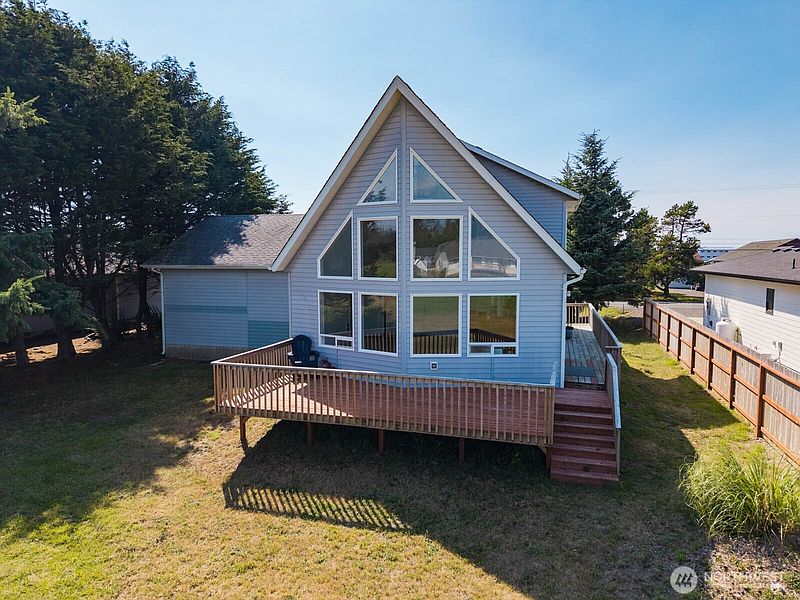 3rd image of 570 Canal Drive NE