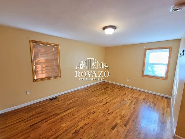 226-228 Columbia Ave #2R — Photo 4