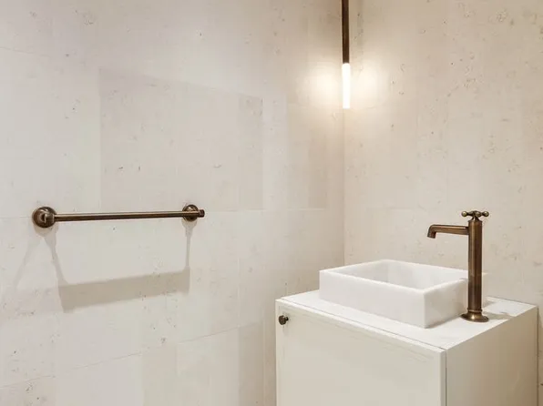 310 East 86th Street image 17 of 24