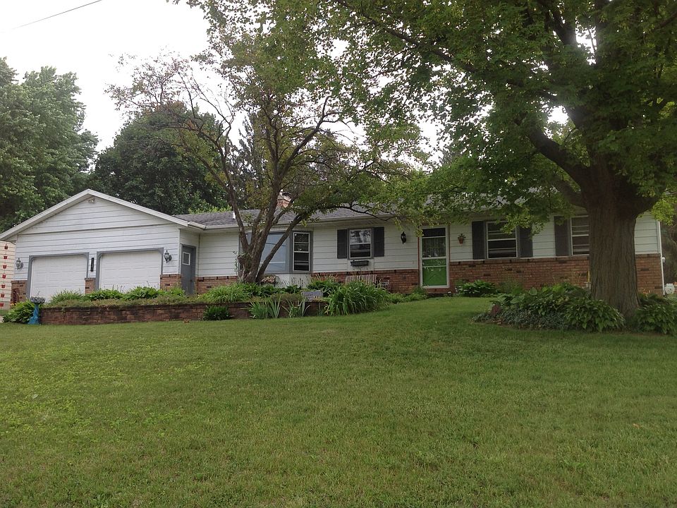 1st image of 1121 E Geneva Dr