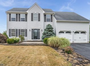 20 Robeson Rdg, Oxford, NJ 07863