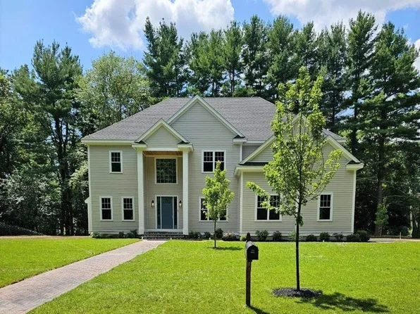 69 Bourque Rd, Lynnfield, MA 01940