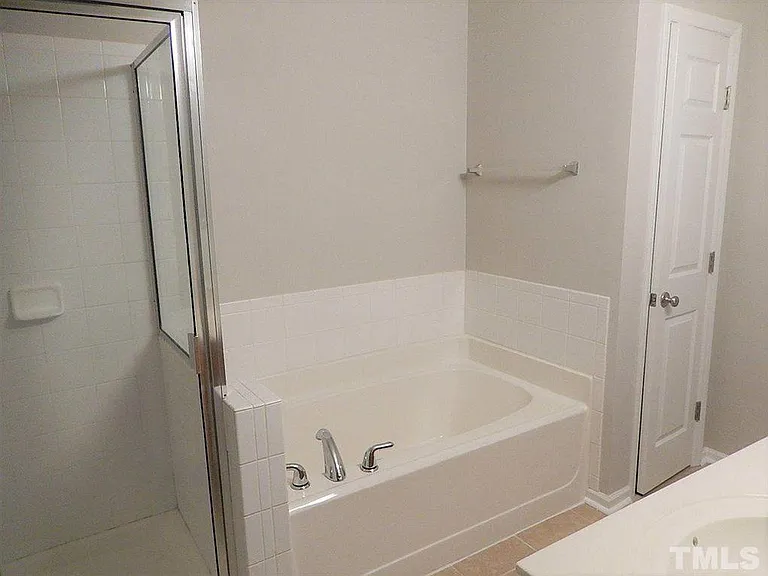 Separate Tub & Shower