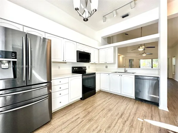 1013 Via Jardin #0, Palm Beach Gardens, FL 33418