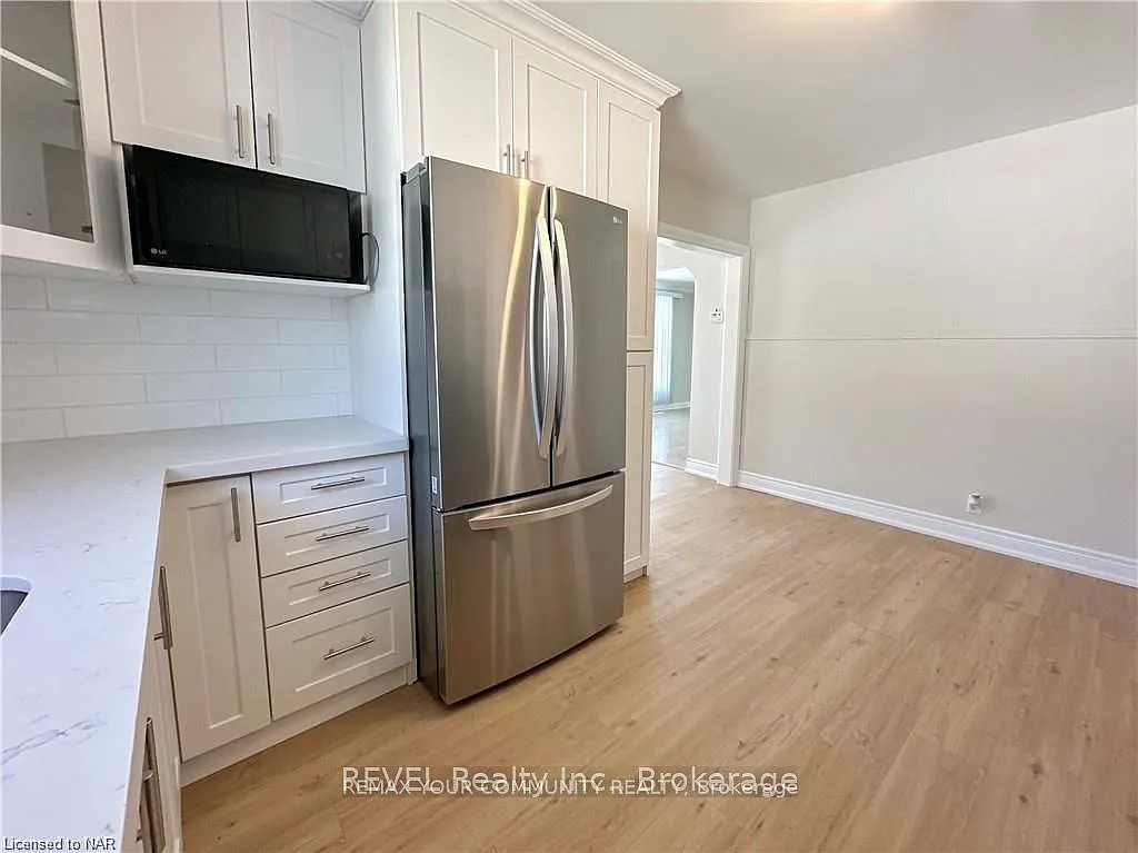 3 bed, $2,500 — Photo 2