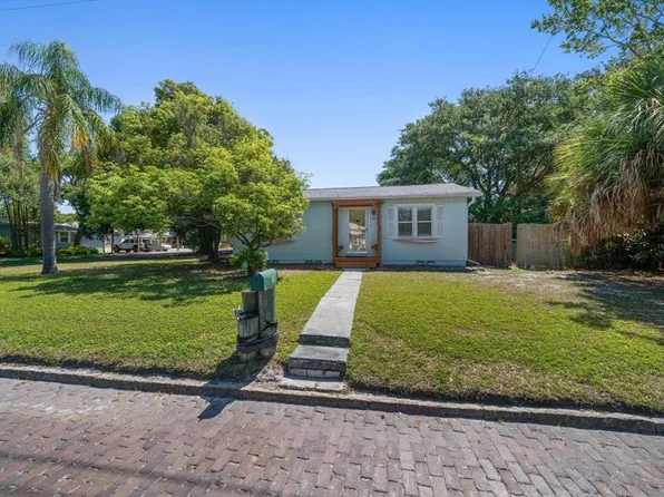 1902 56th St S, Gulfport, FL 33707