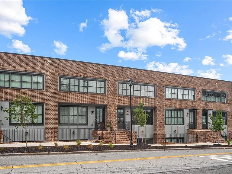 585 King Arnold St — Photo 30