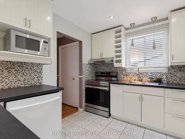6166 Wildrose Cres #UPPER — Photo 11