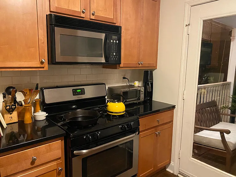 1067 Alta Ave NE #4 — Photo 4
