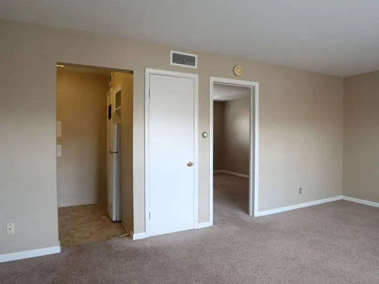 Kenny Road Apartments — Photo 17