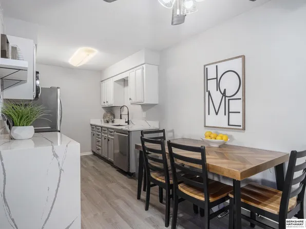 12727 W Dodge Rd APT 381B, Omaha, NE 68154