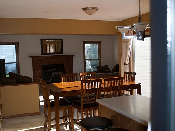 eat-in area/family room