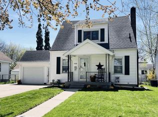 1408 Mercer St, Essexville, MI
