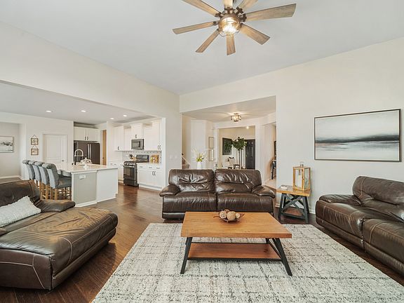 5th image of 2539 Emerald Ln