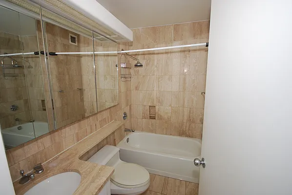 Rented by Luxury Habitat | media 34