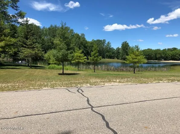 6788 Club House Dr E, Stanwood, MI 49346