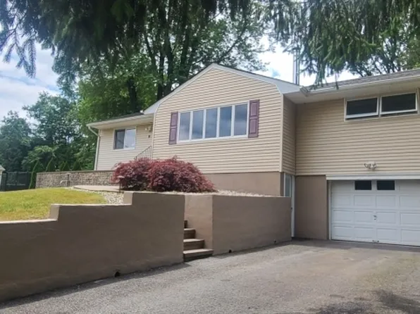 9 Fieldstone Ln, West Milford Twp., NJ 07480