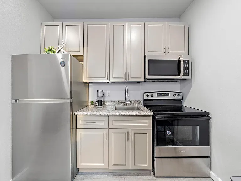 803 Avenue K #C-F — Photo 6