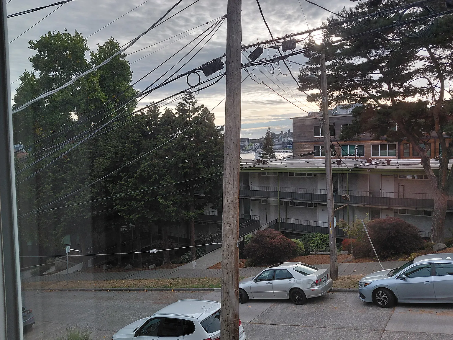 1922 Franklin Ave E — Photo 3