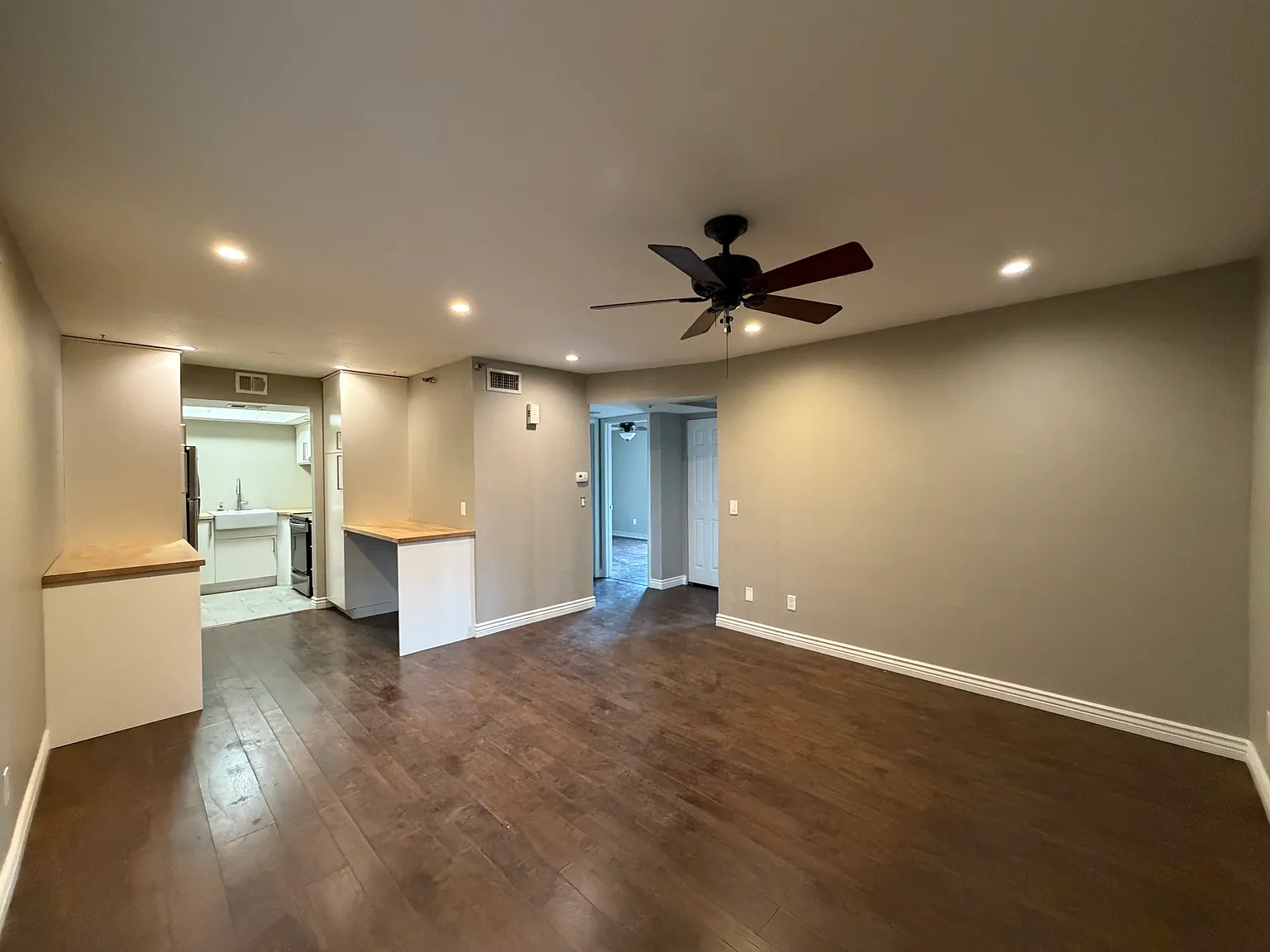 2 bed, 840 sqft, $1,200 — Photo 2