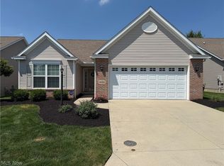 4153 Ledgewater Dr, Mogadore, OH 44260