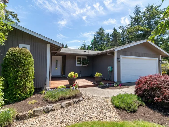 1520 Spruce St, Florence, OR 97439