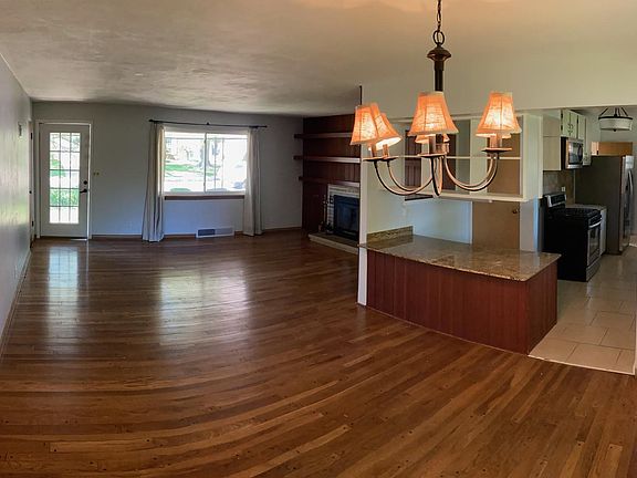 2nd image of 1006 W Northcrest Ave