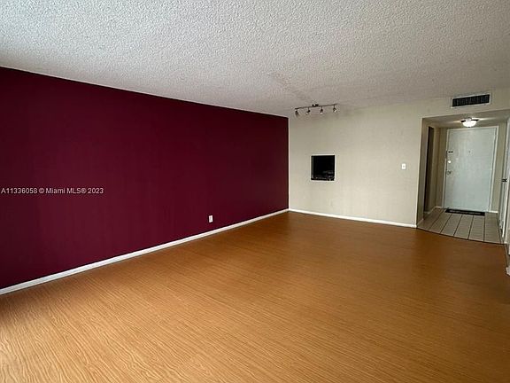 5th image of 16710 NE 9th Ave APT 207