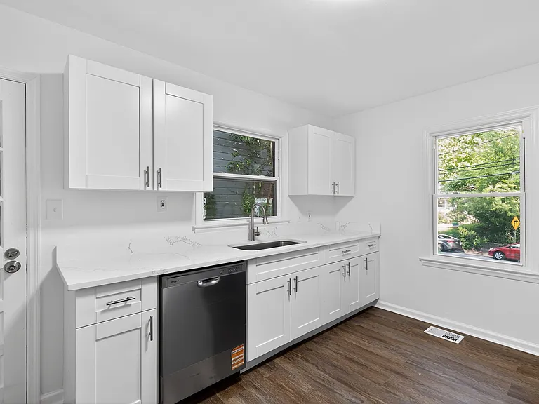2036 McPherson Dr — Photo 6