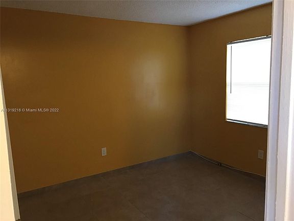 3rd image of 842 NE 209th St #106-37