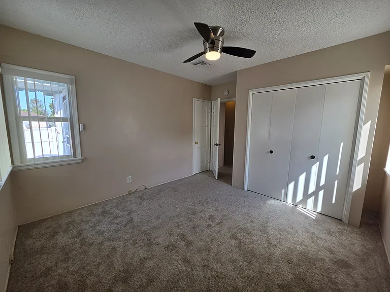 1232 N Screenland Dr — Photo 7
