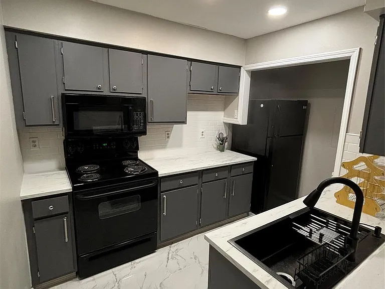 11040 Harrowfield Rd — Photo 2
