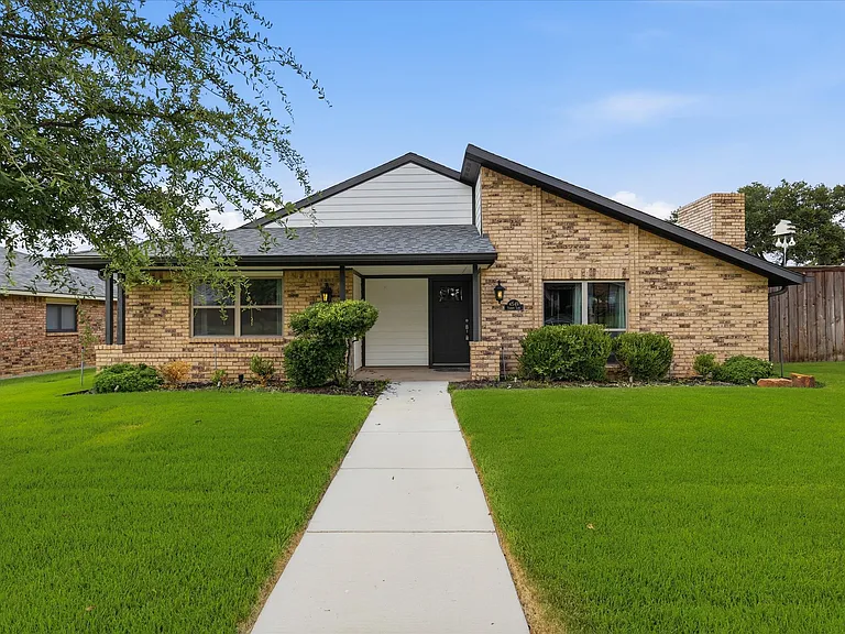 4549 Fremont Ln — Photo 1