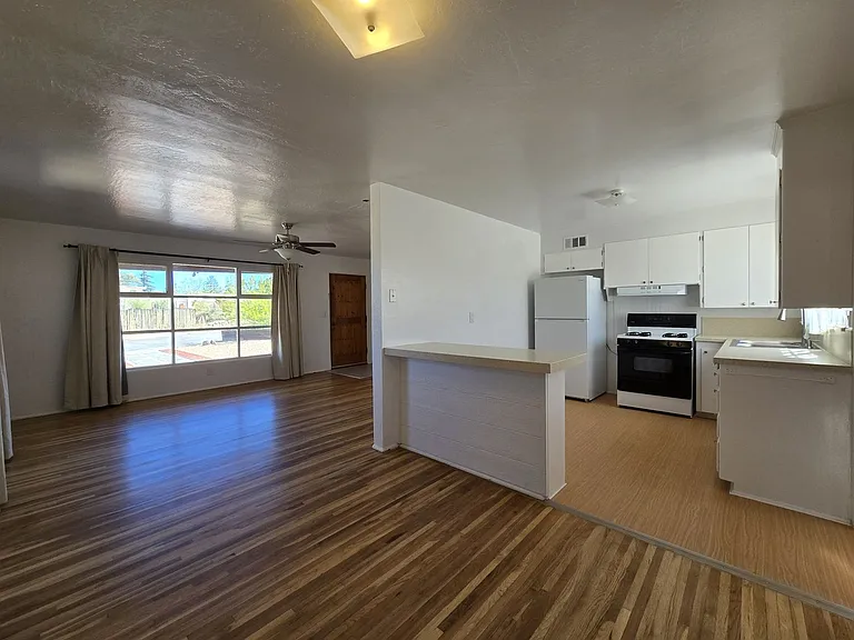 2412 Rosina St — Photo 6