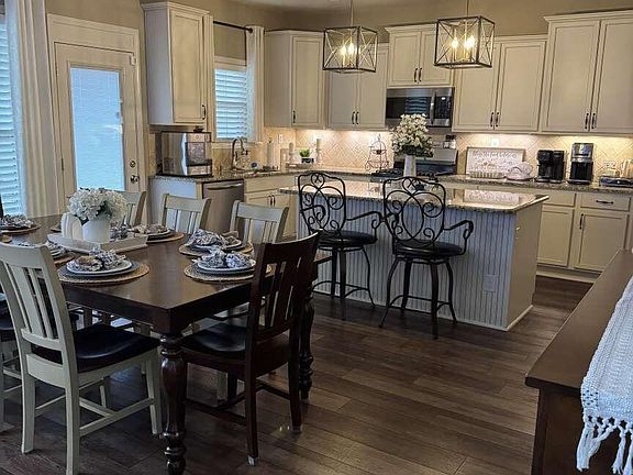 5th image of 212 Chestnut Grove Ct