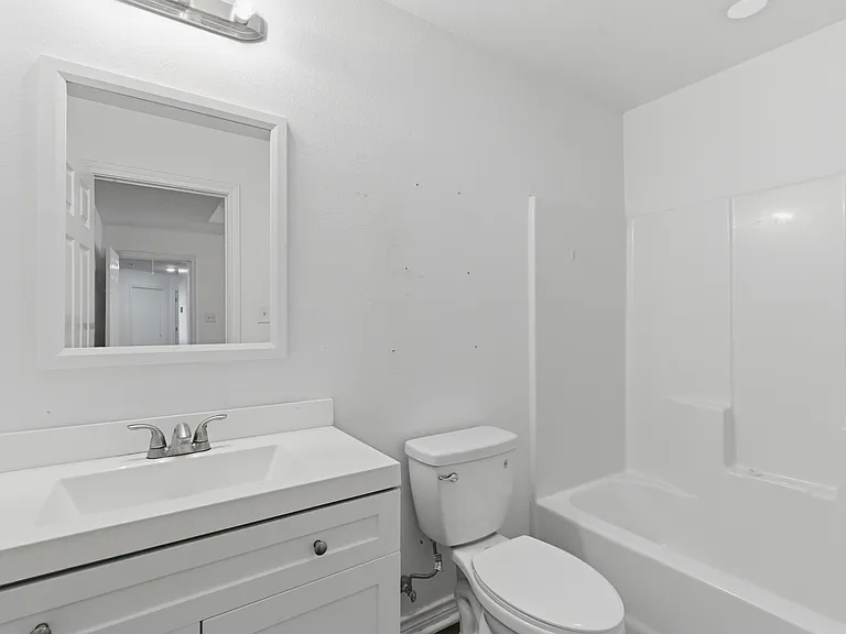 521 E Sears St — Photo 18