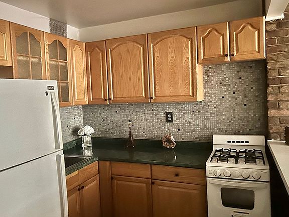 5th image of 314 W 56th St APT 1D