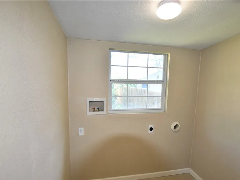 608 W Rosewood Ave — Photo 6