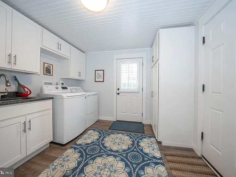 533 Monument Ave — Photo 13