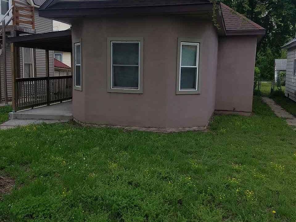 2nd image of 103 W 8th Ave