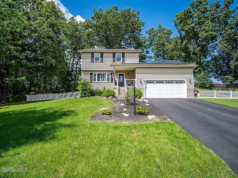 3 bed, 1903 sqft, $3,290 — Photo 1