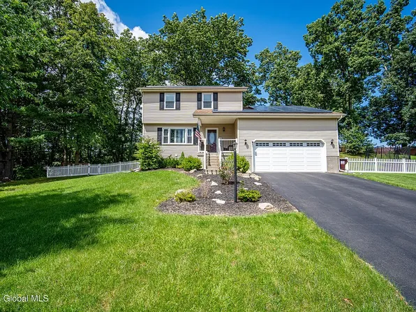9 Heath Ct, Schenectady, NY 12309