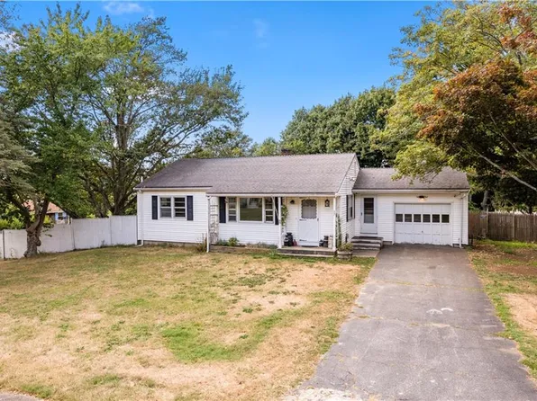 37 Souza Way, Portsmouth, RI 02871
