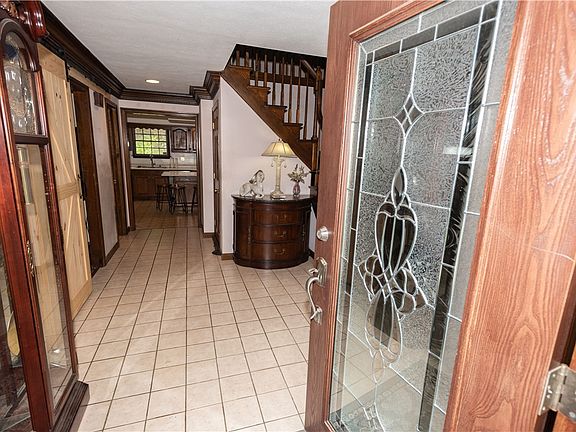 3rd image of 302 High Oaks Ct