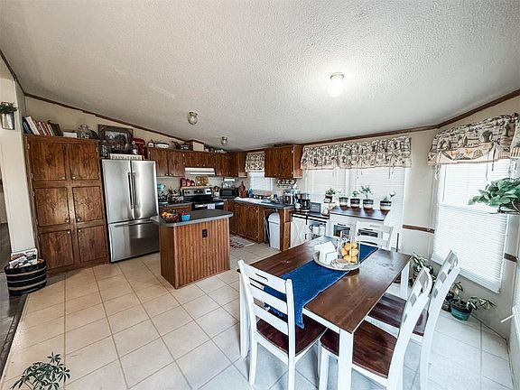 4th image of 29093 County Street 2560