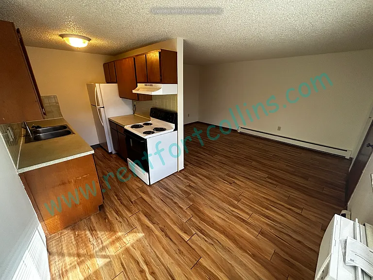 574 W 10th St — Photo 6