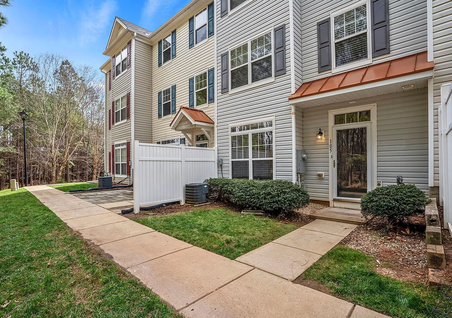 Available For Move-In November 15th- Beautiful Upgraded/Updated Townhome In Great Pool Community — Photo 3